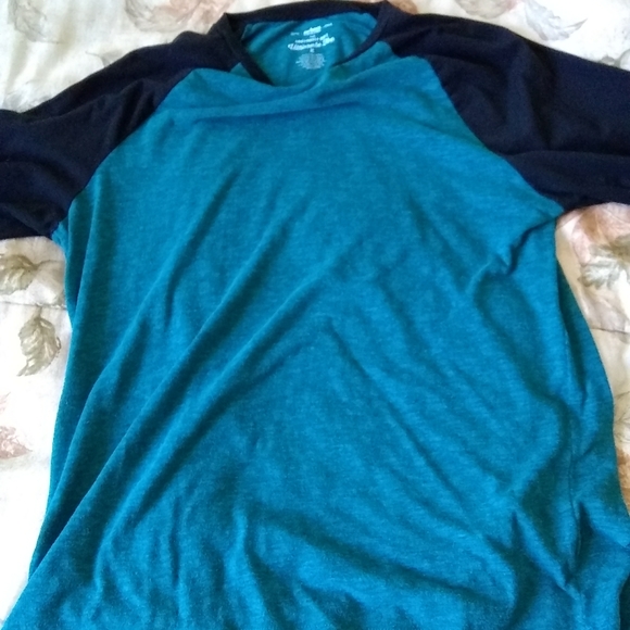 Urban Pipeline Raglan Tee - Picture 3 of 3